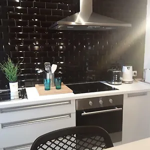 https://hebergement-les-heros.brusselshotelsbook.com